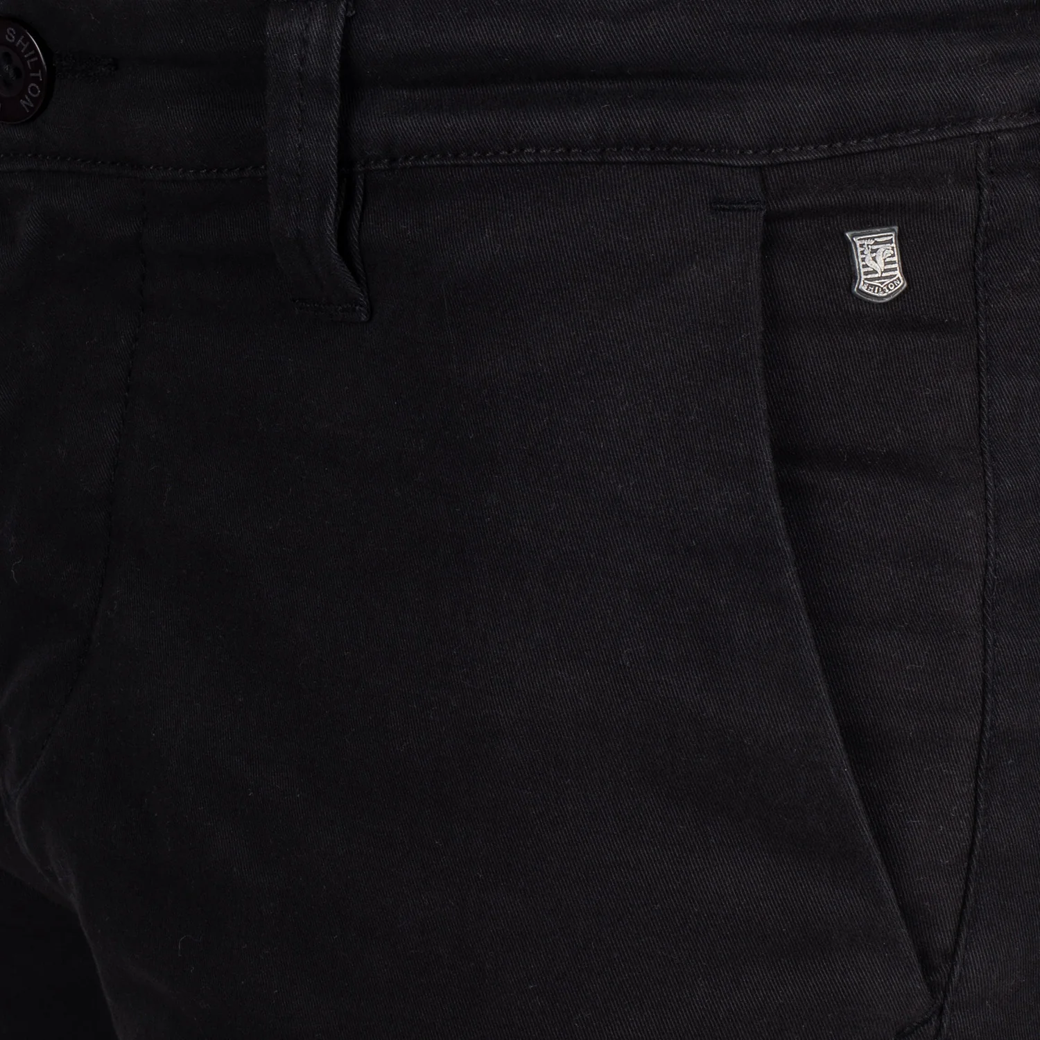 Pantalon chino écusson - Image 5